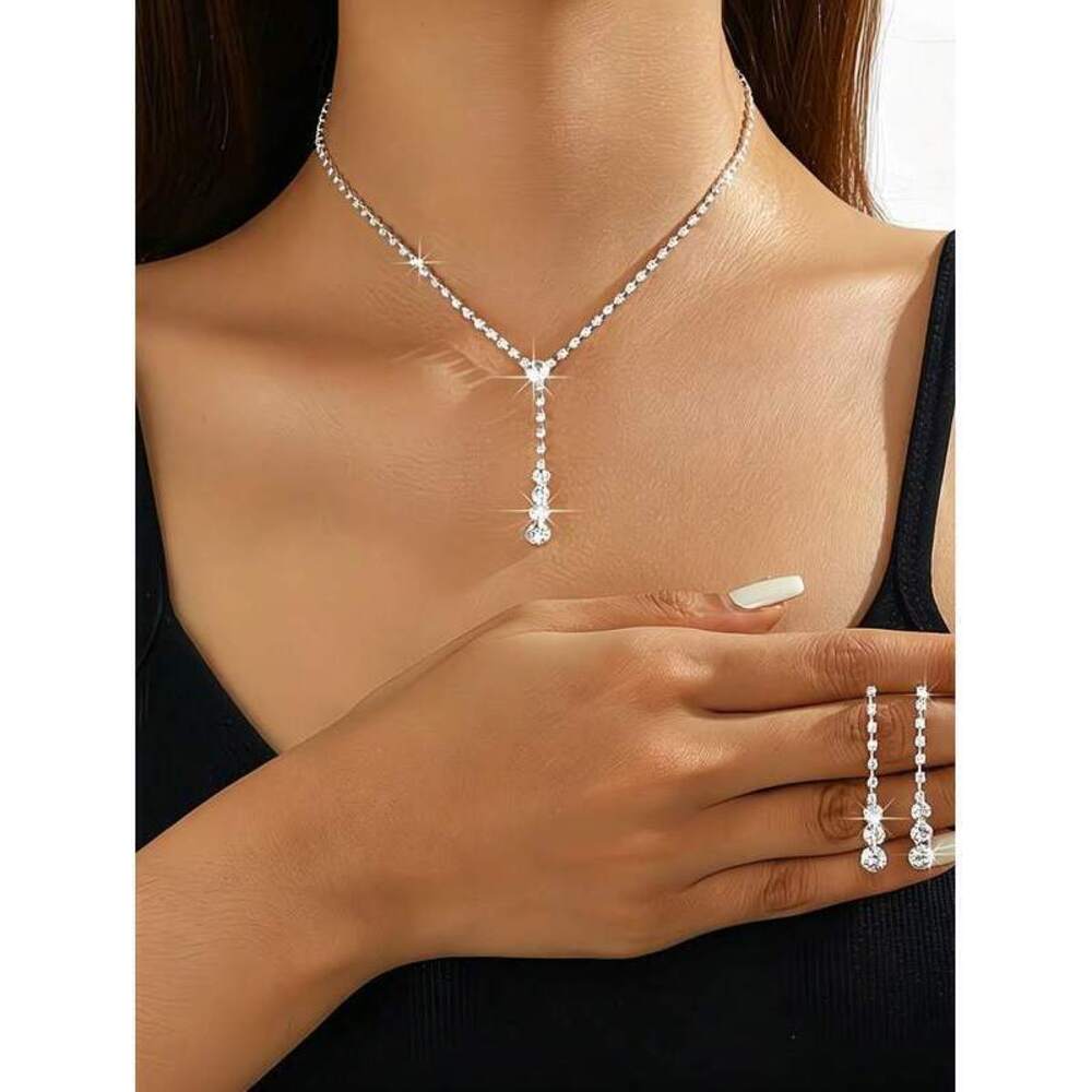 Minimalist & Jewelry Set: Sparkling Single-Strand Necklace